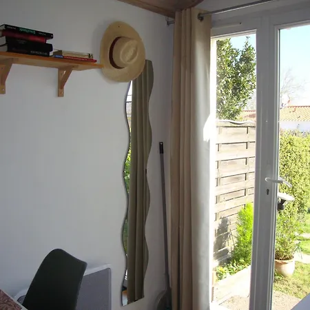 Vrai Lit Linge Fourni Vélos Bienvenus Et Jardin