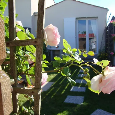 A Pied Vrai Lit Linge Fourni Jardin アパート