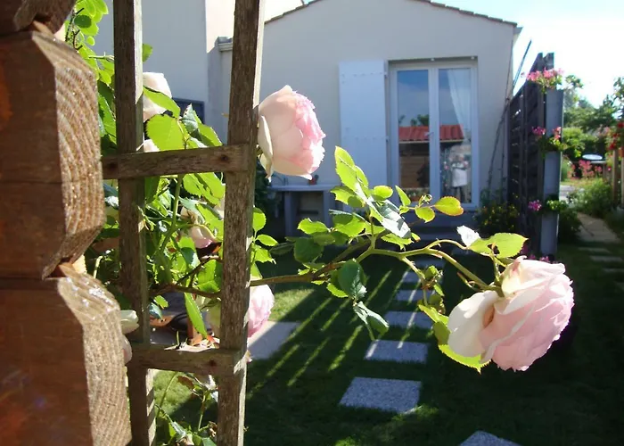 A Pied Vrai Lit Linge Fourni Jardin Apartmán