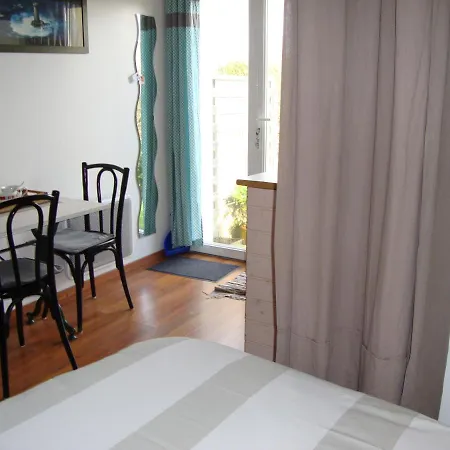 A Pied Vrai Lit Linge Fourni Jardin Appartement