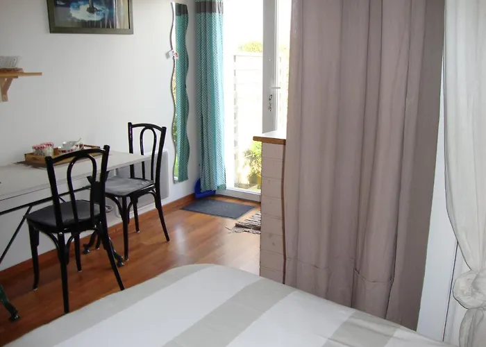 à Pied Vrai Lit Linge Fourni Jardin Appartamento