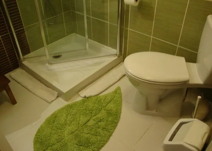 A Pied Vrai Lit Linge Fourni Jardin